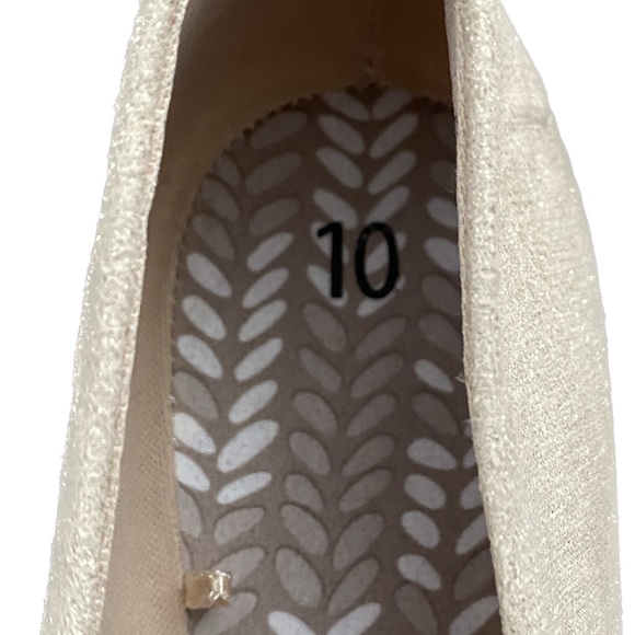 Time and Tru Gold/Tan Metallic Fabric Flat - Size 10 - Never Worn!! - Picture 6 of 7